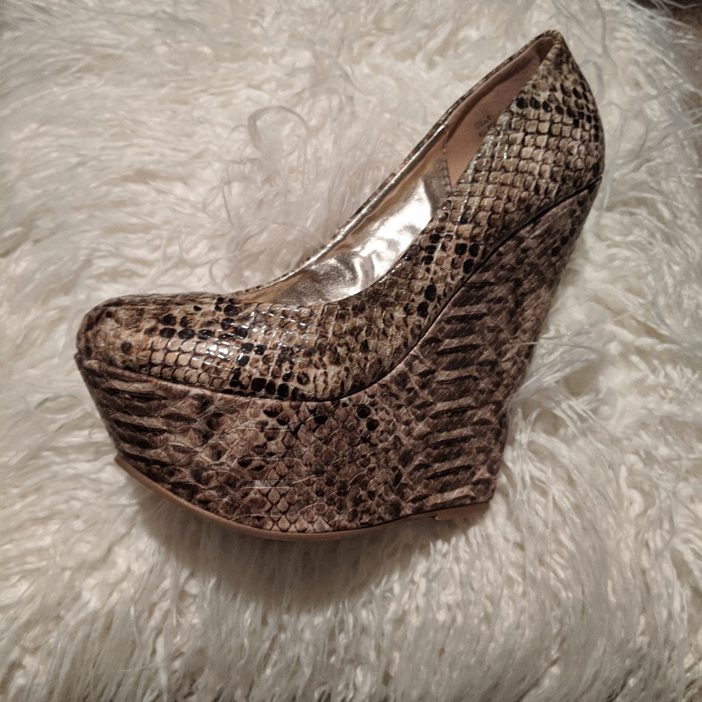 Faux Snakeskin Wedges - Picture 3 of 6